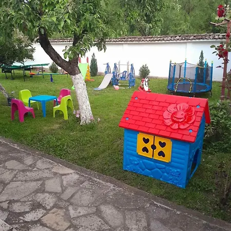 Nyaraló еленска свежест